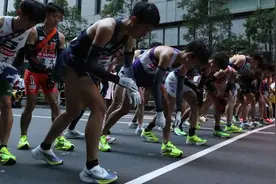 10小时43分42秒跑了217.1公里，平均1公里不到3分钟！小长假最后一天都在刷这场比赛图片