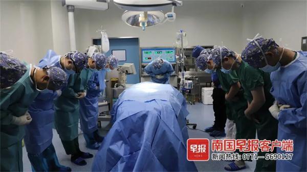 大爱！广西一小伙因车祸离世，家人忍痛做出一个决定