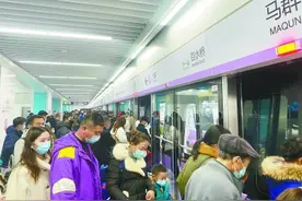近20万人次争相体验“双城记”图片