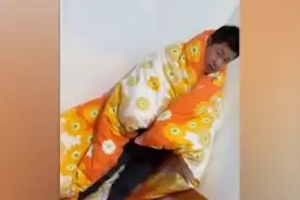 南方女婿第一次睡北方火炕…半夜被烫醒：我屁股快烧焦了！裹着被子站在墙角，死活不敢躺了哈哈哈哈图片