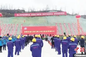 黎霍高速首座特长隧道顺利贯通图片