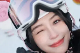 Angelababy与虞书欣等人滑雪自拍 直呼：我变可爱了图片
