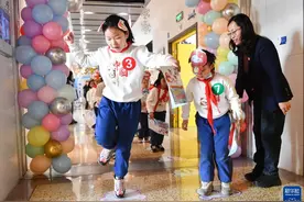 山西太原：小学生“花式闯关”期末乐考图片