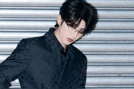 蔡徐坤跨年舞台传递大爱与正能量 用实力说话实现惊艳转型图片