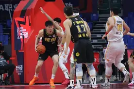 沈梓捷缺阵的深圳男篮无法抵挡火力全开的广厦，双胞胎兄弟生日收大礼图片