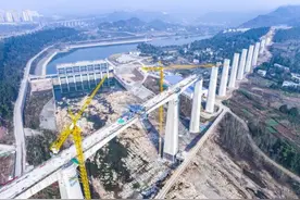 汉巴南铁路恩阳河特大桥连续刚构成功合龙图片