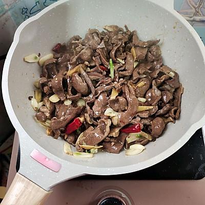 美食新滋味：好吃不腻的爆炒猪心