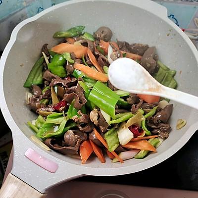 美食新滋味：好吃不腻的爆炒猪心