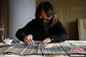 山西“古籍医生”埋头20年：从“两眼一抹黑”到专研一件事图片