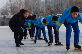 梦想接力30年：一个新疆小学速滑队的冰雪之恋图片