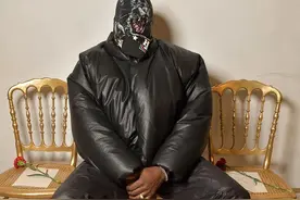 跟巴黎世家和Yeezy推出三方联名，Gap在转型路上抄近道图片