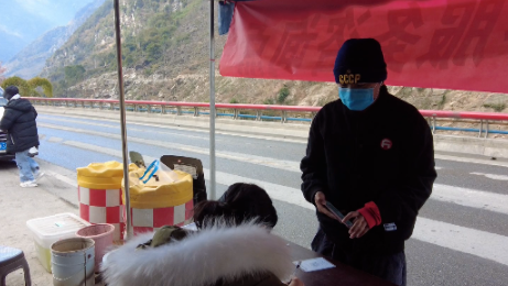 新春走基层/守卡点，保畅通！他们坚守一线，筑牢福贡安全防线
