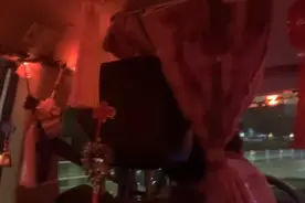 这内饰这音效！女子晚上坐“恐怖”网约车，网友：沉浸式体验图片