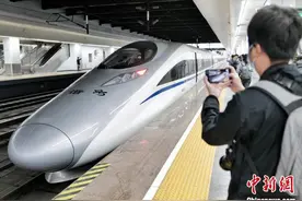 百年老站深圳站开出首趟高铁列车图片
