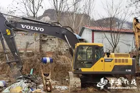 16万网购一台挖掘机 到货后发现是堆“废铁”图片