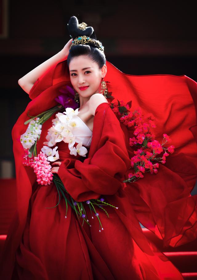 张天爱：夸我时，不迷失；诋毁我时，不恼火丨人物