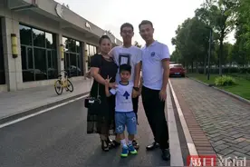 40岁老爸上网课学金融，二宝妈妈爱上瑜伽，“双减”后家长生活也丰富了图片