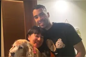 时隔1年零9天，德尔加多回家与母亲团聚图片