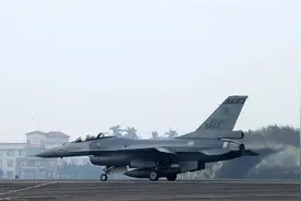 台军F-16V联队高调“成军”54天，首架坠海图片