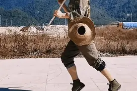 “动作很丝滑”！云南45岁大叔自学霹雳舞5年，舞技惊艳众多网友图片