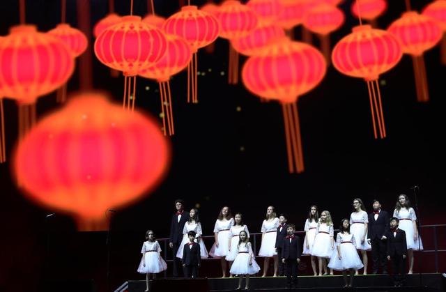 全球连线丨中国元素点亮世博园，游客直呼“太精彩了”