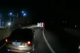 货车凌晨遭拦截打砸，司机倒车数百米逃脱，佛山警方：案件正侦查图片