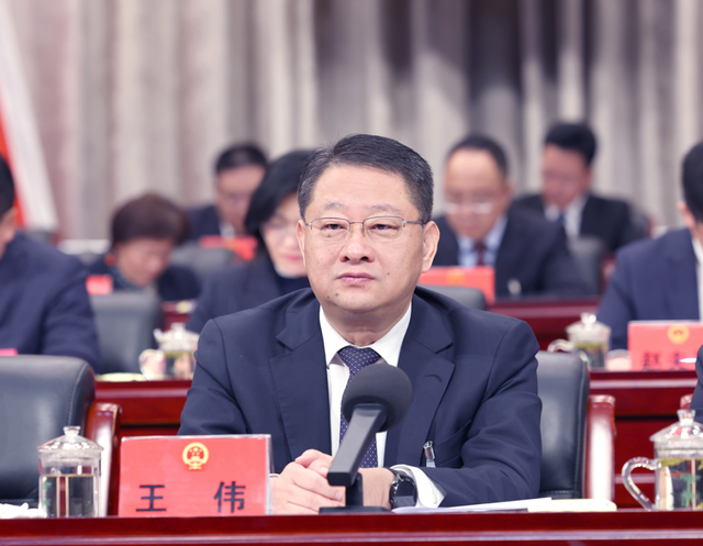 邳州市十八届人大一次会议举行第二次全体会议,听取三个重要报告