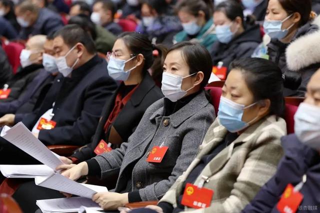 邳州市十八届人大一次会议举行第二次全体会议,听取三个重要报告