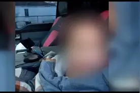 美国一名外卖司机街头救下2岁男童 仅穿尿布袜子被冻到发抖图片