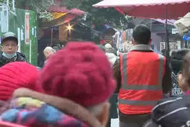 “百变”反扒警化身环卫工 拍下扒窃过程 ​图片