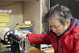 老街坊的幸福！长沙阿姨为邻居免费缝补十年，“踩几脚的事”图片