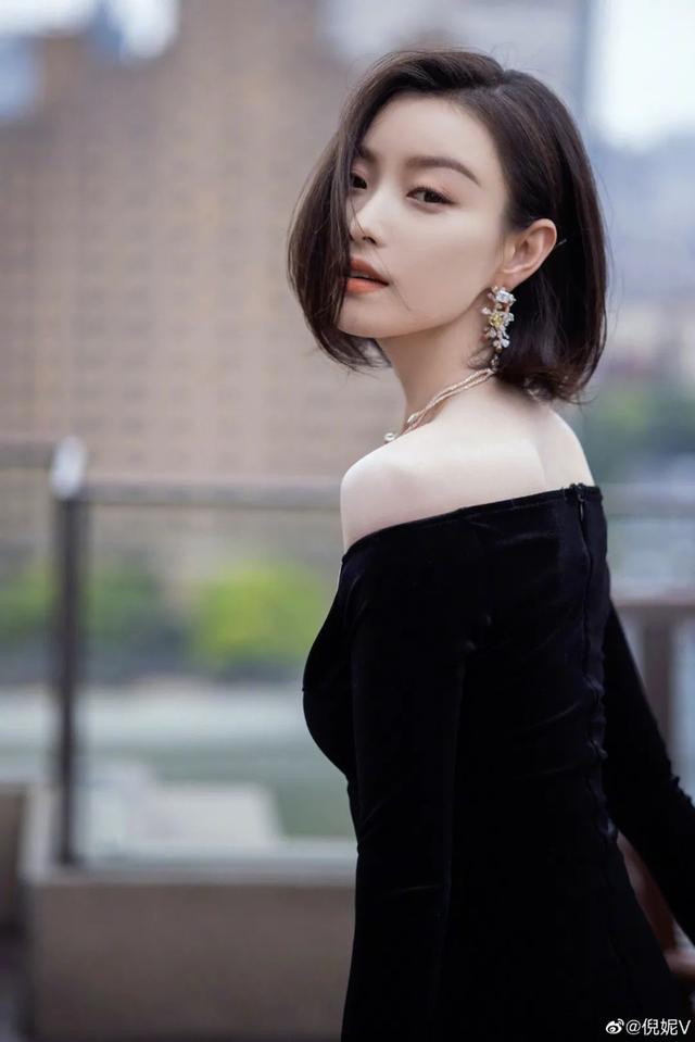 2022年流行齐肩中发?张雨绮先拿捏了