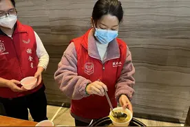 连日给防疫人员送汤的是她！曾减租80万的“深圳最美房东”图片