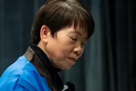 惊艳！清华保洁阿姨弹钢琴，刷屏朋友圈图片