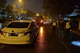 杭州男子一觉醒来，身边站满了警察……图片
