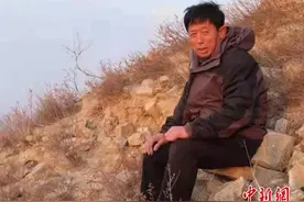 在塞北守护长城的老年“护卫队”图片