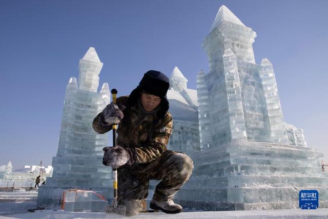 新华全媒+丨“凛冬”冰雪造梦人