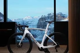 PINARELLO Dogma F 公路车推出2022年全新色系图片