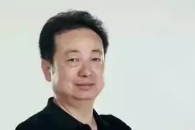 80多幅油画礼赞英雄 他为新疆好人画像图片
