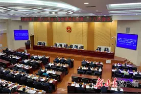省十三届人大常委会举行第二十八次会议图片
