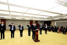 当好“第一施工员”愿做水乡“垒垛人”！泰兴兴化两市新当选市长就职承诺掷地有声图片