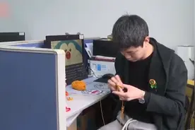 宁波90后男老师巧手织出“小虎娃”视频封面