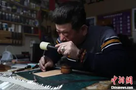 宁夏非遗传承人：刀耕不辍让皮雕技艺焕发新生图片