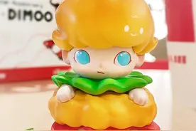 限量盲盒套餐遭疯抢，店员表示“早就卖完了”图片