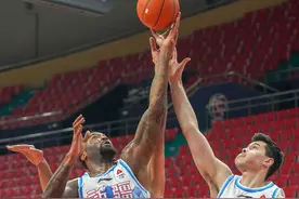 篮球——CBA第二阶段：四川金荣实业胜新疆伊力王酒图片