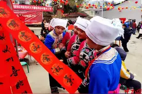 贵州龙里：唱山歌写春联 工会送福迎新年图片