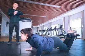 退伍女军人转行成为空中安全员，自学锻炼跑了2441公里，部分成绩甚至优于男性图片