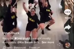 “美国女兵宿舍热舞”视频引发争议，有人扯上“（怎么）指望他们对抗中俄”图片