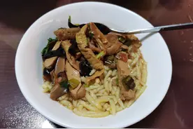 鲜掉眉毛的美味家常菜抿尖图片