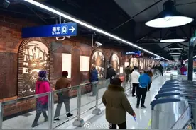 武汉地铁回应同站进出被扣13元：进出站时间相隔超240分钟，正常扣费图片